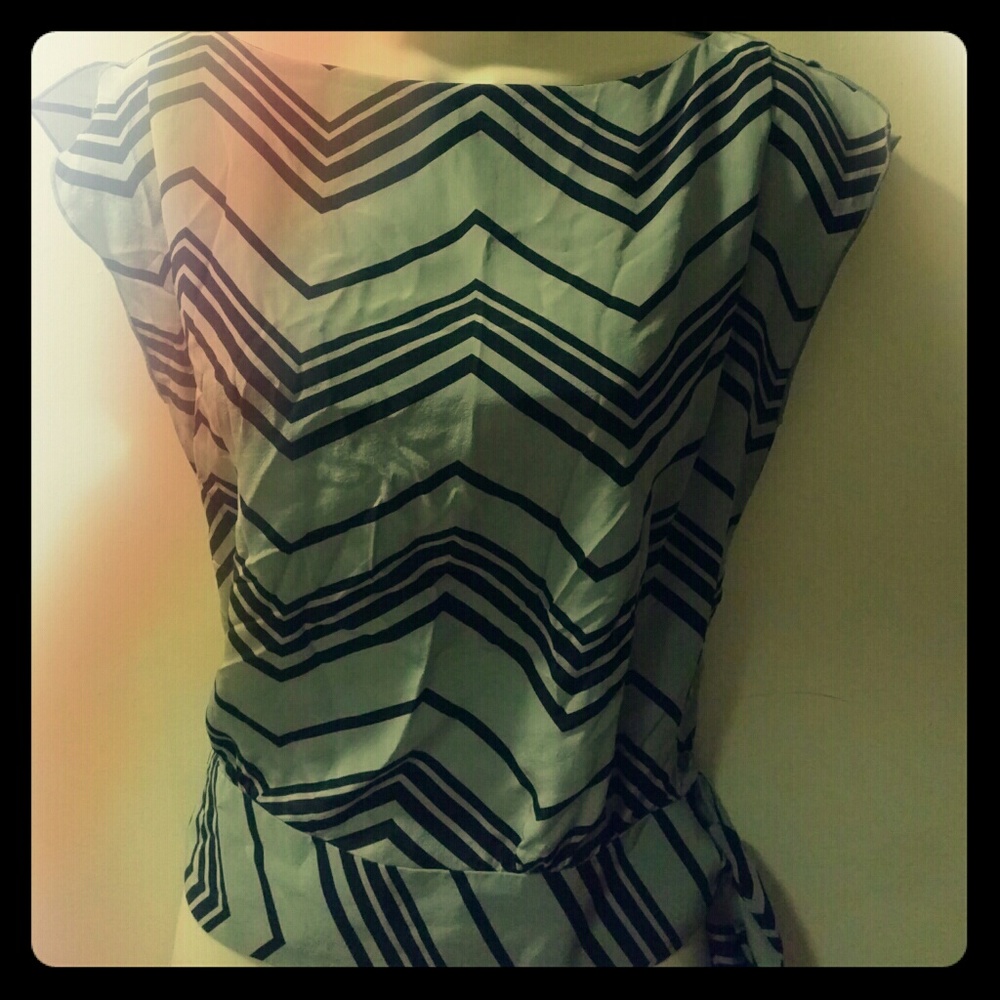 GAP 100% Silk top in M, excellent condition